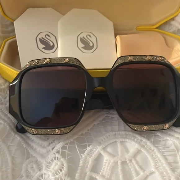 Swarovski Crystal Sunglasses SK 382 - Picture 2 of 7